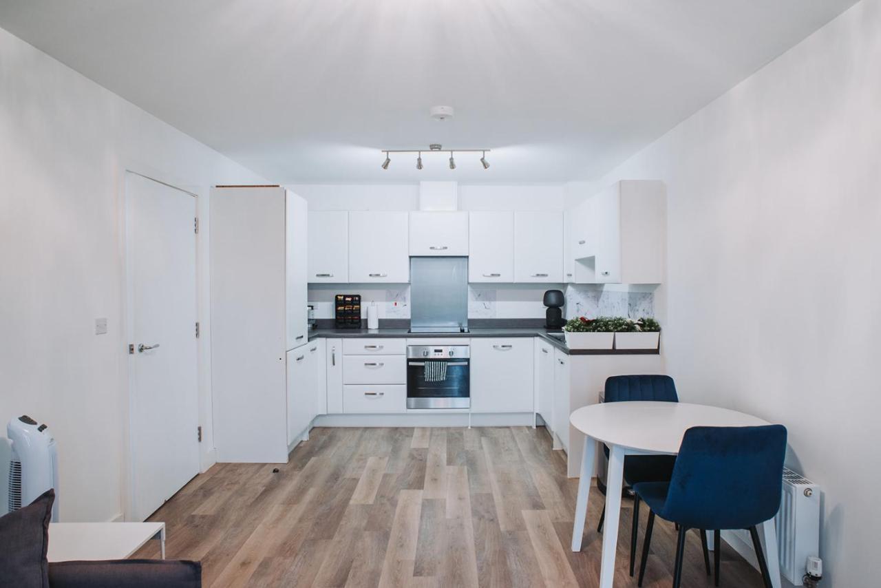 Deluxe 2 Bed Flat In Patchway Near Aztec West And Cribbs Causeway Bristol Lägenhet Exteriör bild