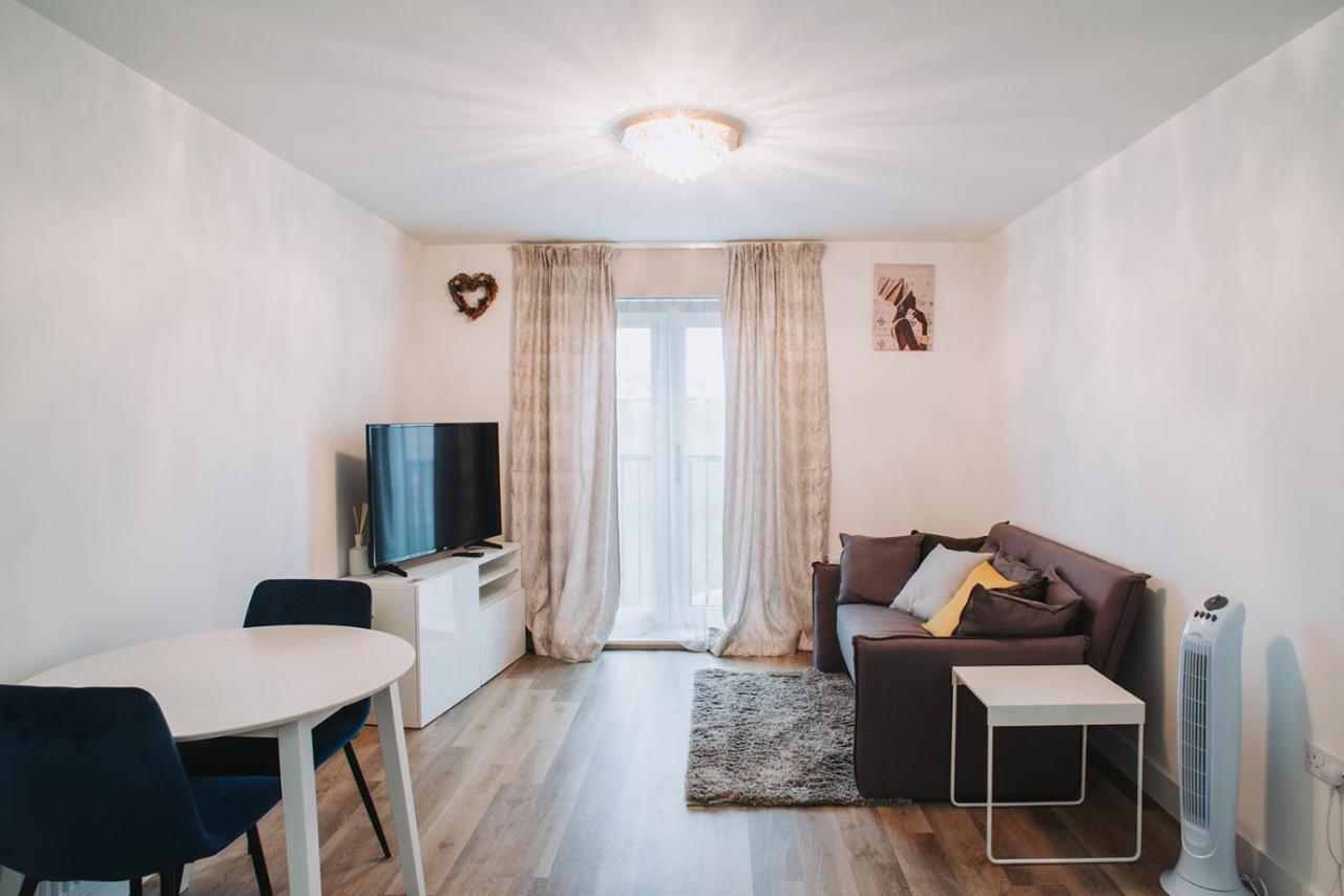 Deluxe 2 Bed Flat In Patchway Near Aztec West And Cribbs Causeway Bristol Lägenhet Exteriör bild